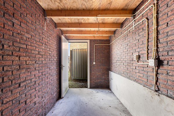 Foto - Te koop: Ruime dubbele benedenwoning met parkeerplaats!